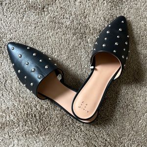 [SOLD]Target flats [A New Day Brand]